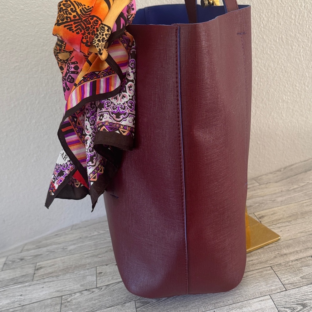 Oscar de la Renta Tote & Silk Scarf - Picture 6 of 15